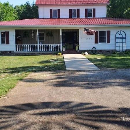 The Farmhouse Inn Guest House Nappanee Eksteriør billede