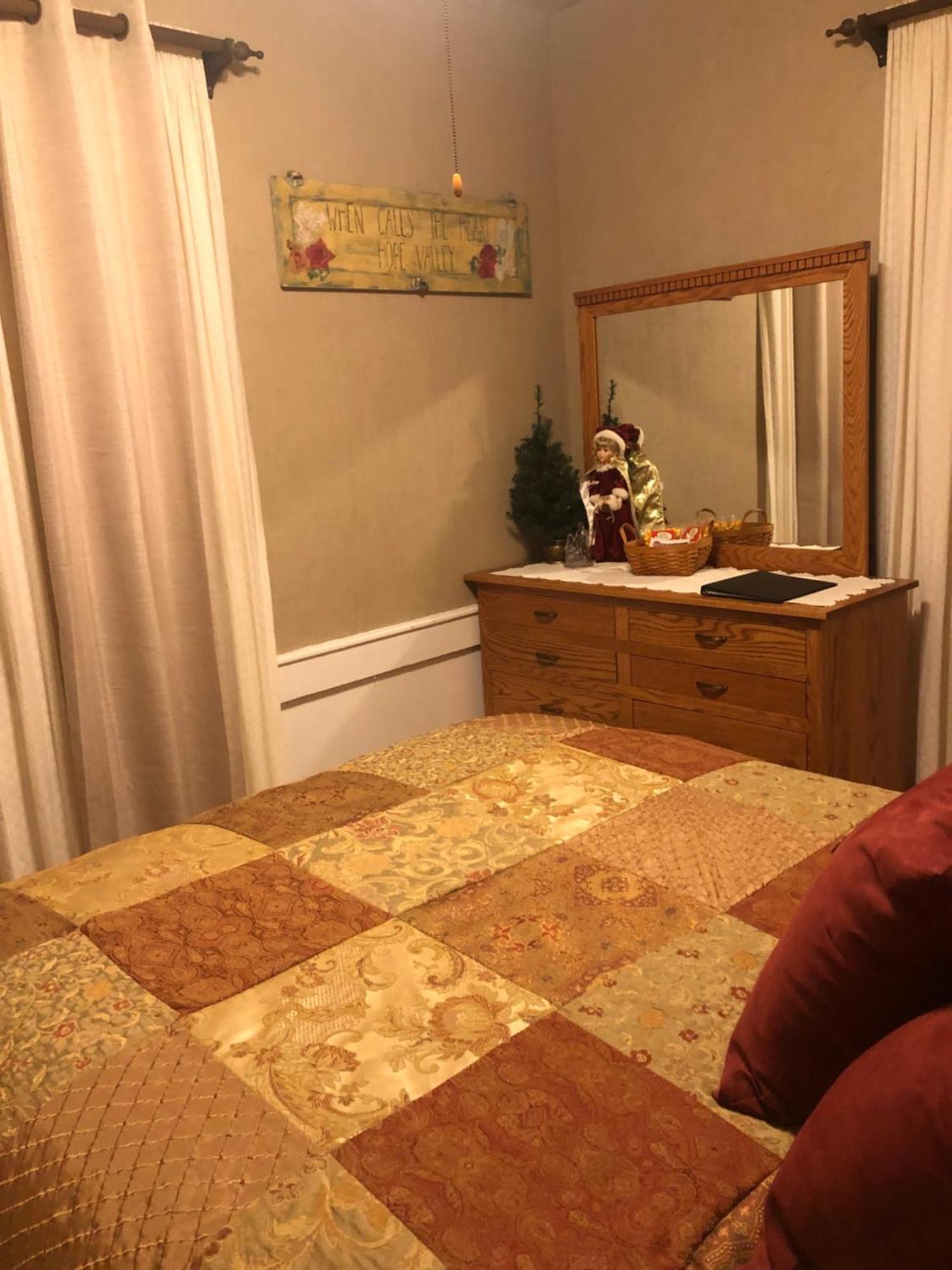 The Farmhouse Inn Guest House Nappanee Eksteriør billede